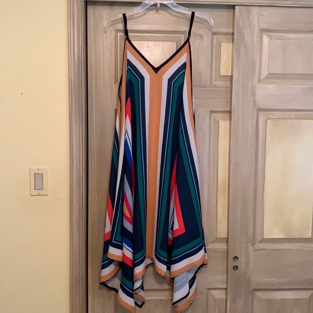 Never worn colorful dress size S